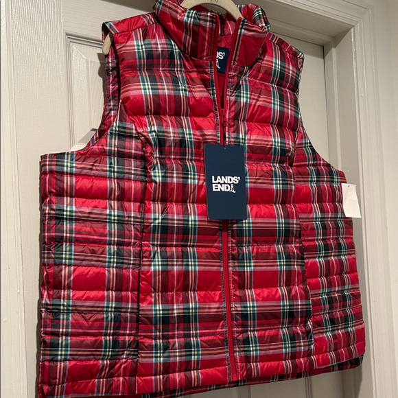 NWT 100% Down Red Plaid Puffer Women Vest Rugged Outdoor Durable Lands End 1X - Picture 2 of 16